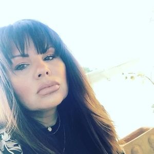 Meet your Posher, Abril